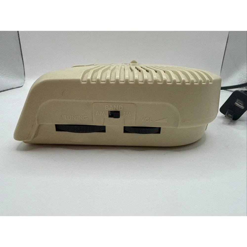 SONY Dream Machine Clock Radio AM FM Alarm Model ICF-C25 Beige Cream Color Works
